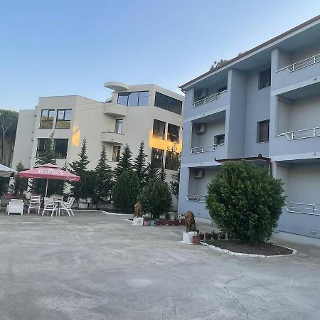 Vila Leo Aparthotel Golem  Exterior photo