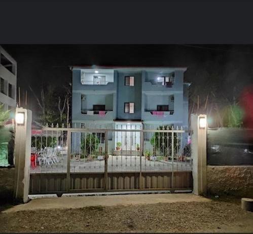 Vila Leo Aparthotel Golem  Exterior photo